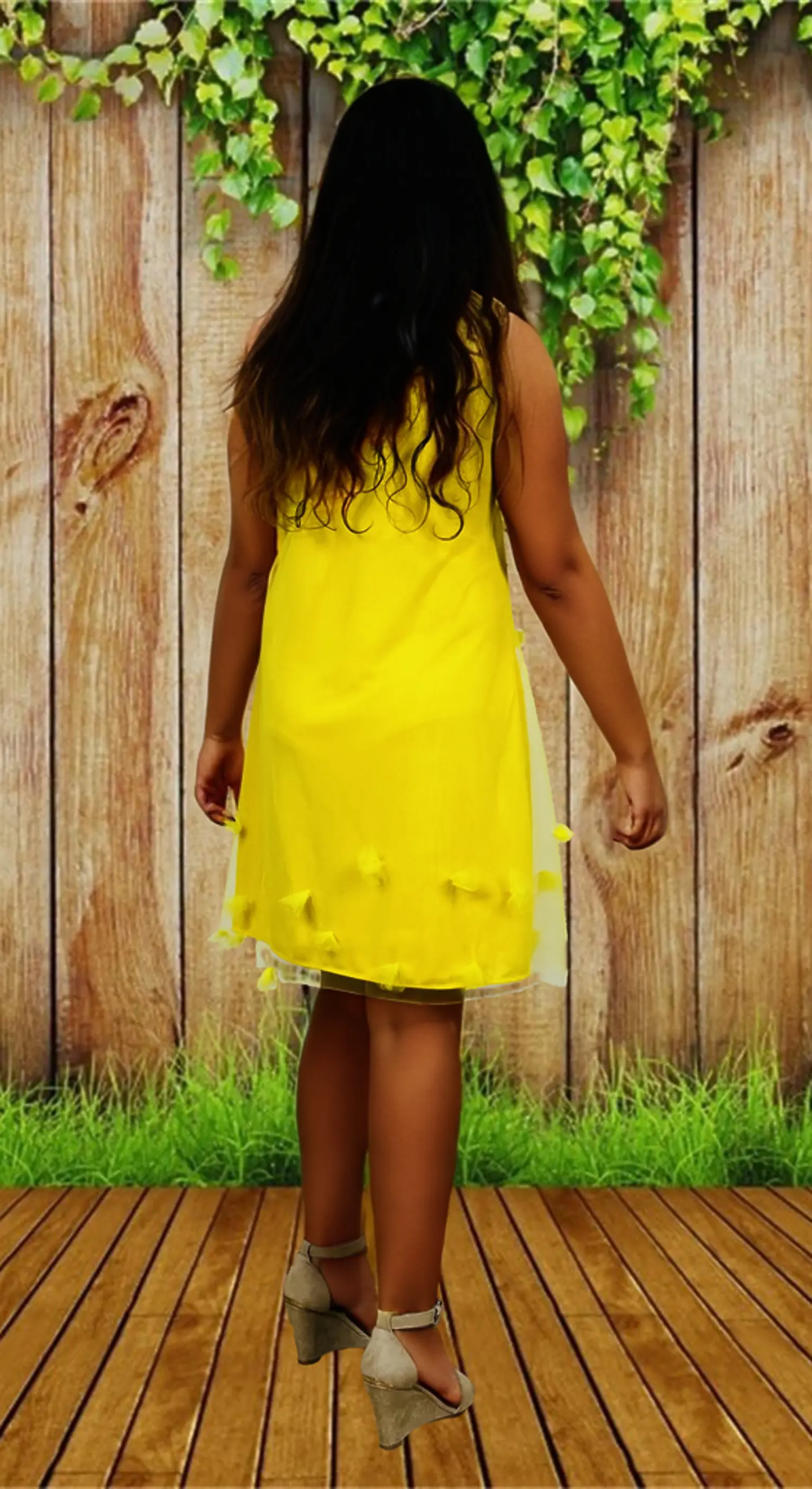 Vestido amarillo de tul con flores en 3D