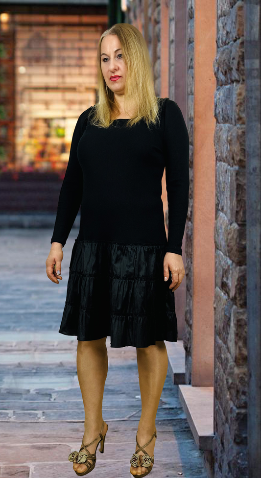 Vestido negro con volante